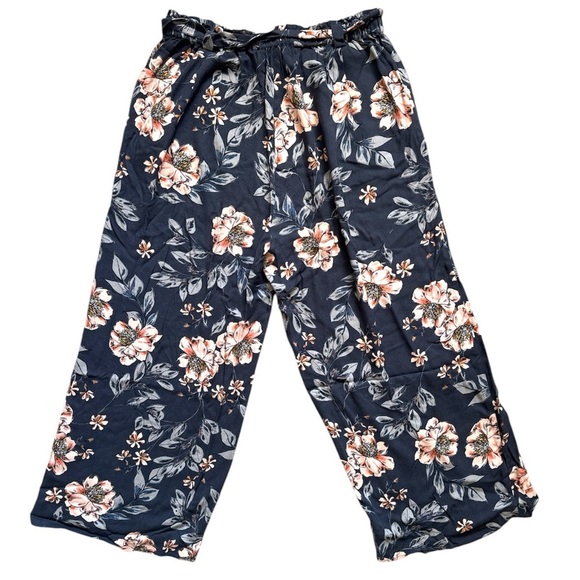 saltwater LUXE Curren Wide Leg Floral Print Crop Pant - Picture 3 of 10